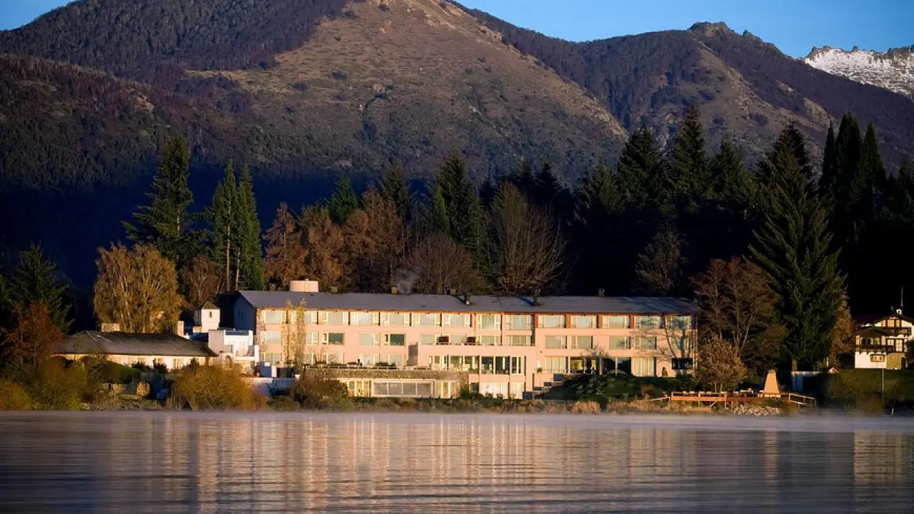 El Casco Art Hotel em Bariloche, às margens do Lago Nahuel Huapi.