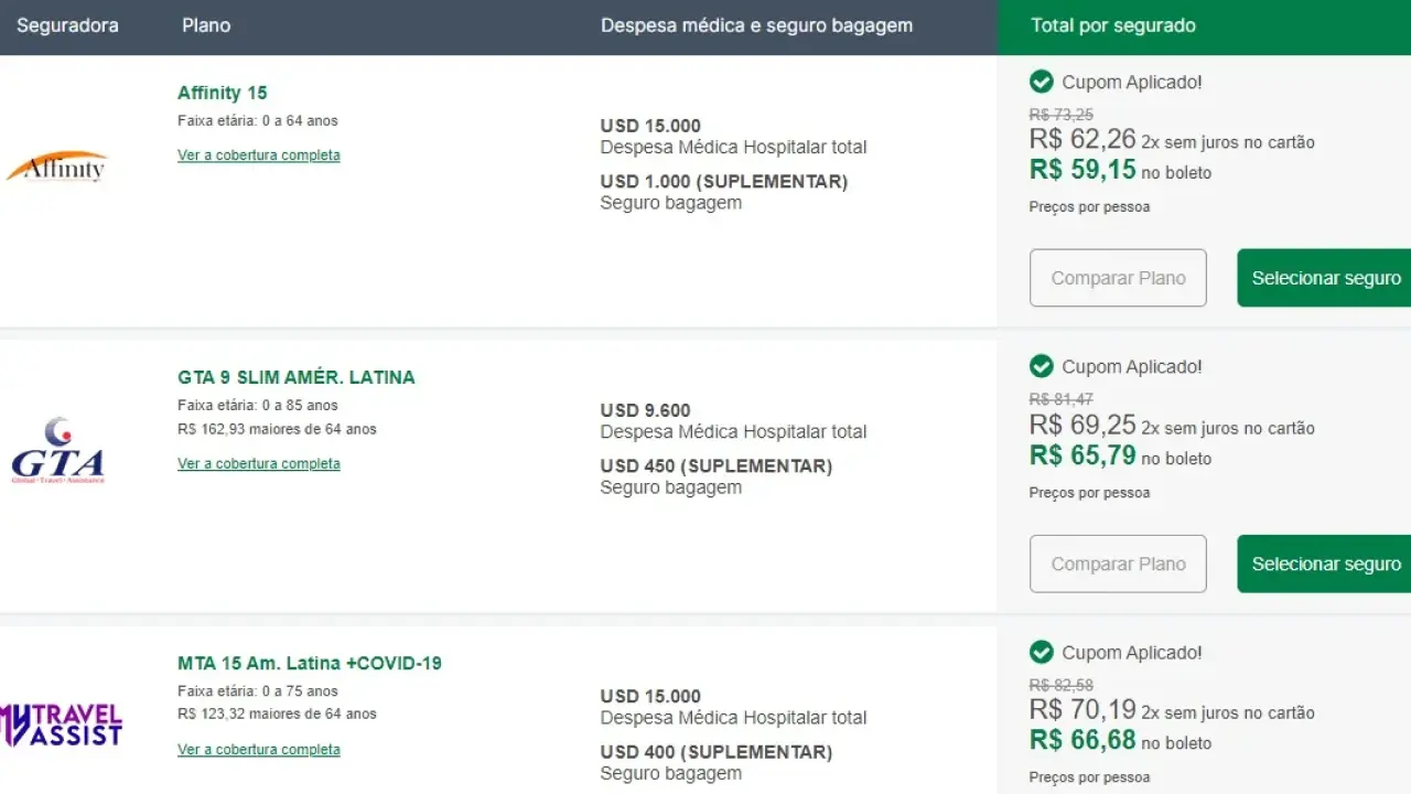Print de tela comparando três planos de seguro viagem com valores, coberturas médicas e preços promocionais aplicados, exibindo opções para selecionar o seguro.