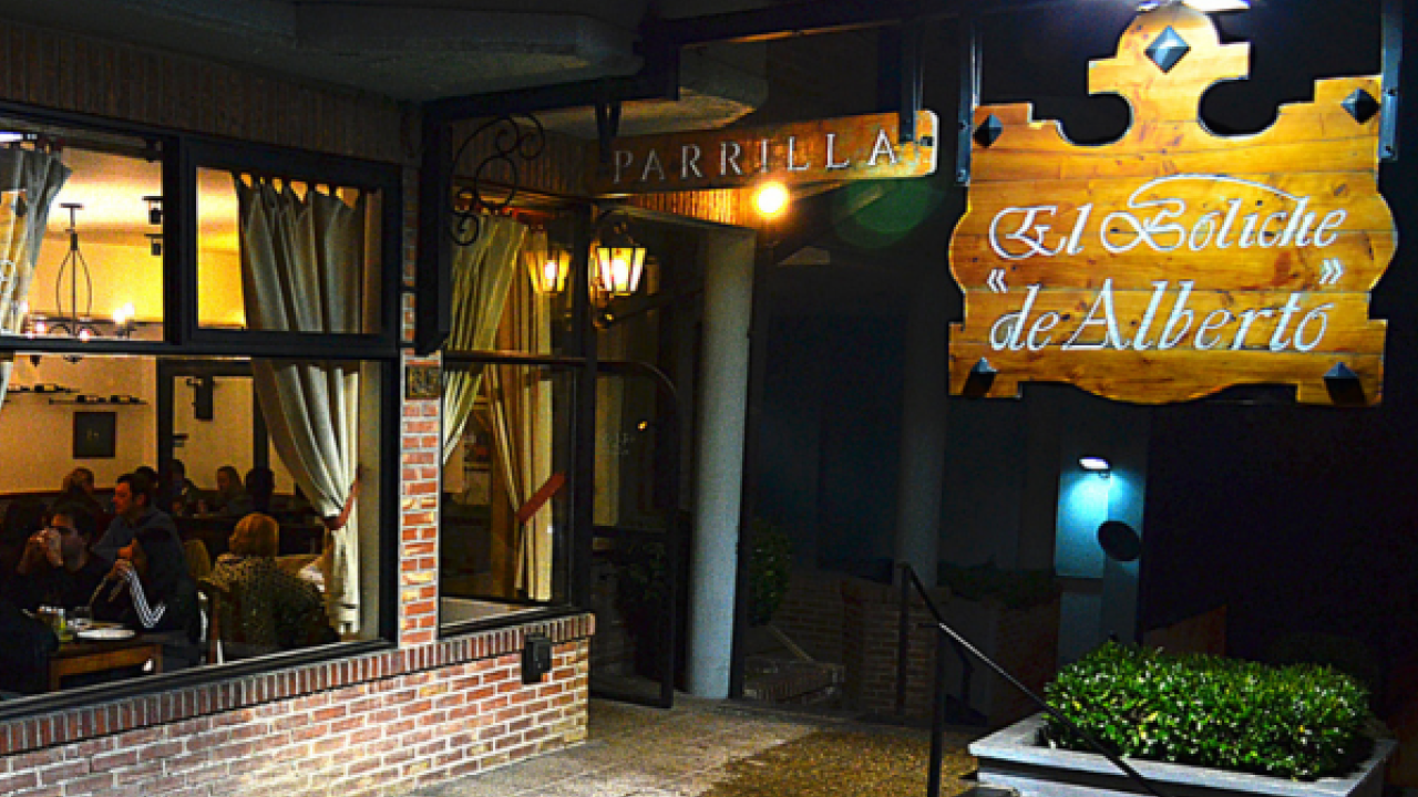 Prato típico argentino servido em restaurante de Bariloche com excelente custo-benefício.